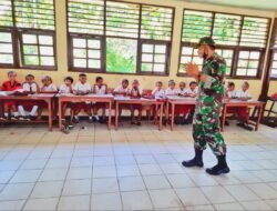 Satgas Yonif MR 413 Kostrad dan Guru Cerdaskan Anak di Perbatasan RI-PNG