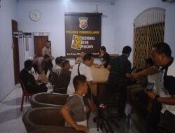 Ahli Waris Pasang Plang Tanda Kepemilikan di Pantai Karangsari Carita