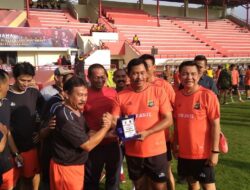 Sinergitas Polri dan Pers, Kapolda Metro Jaya Cetak Gol Lawan Awak Media