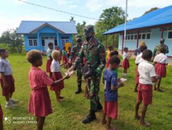 Satgas Pamtas RI-PNG Yonif 125/Simbisa Bagikan Masker ke Siswa SD YPK Toray