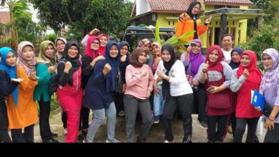 Ketua TP-PKK Gotong Royong Bangun Kampung KB dengan Semangat