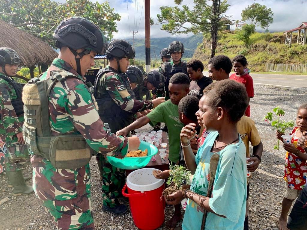 Murid Sekolah Datangi Pos Satgas, Ini Faktanya