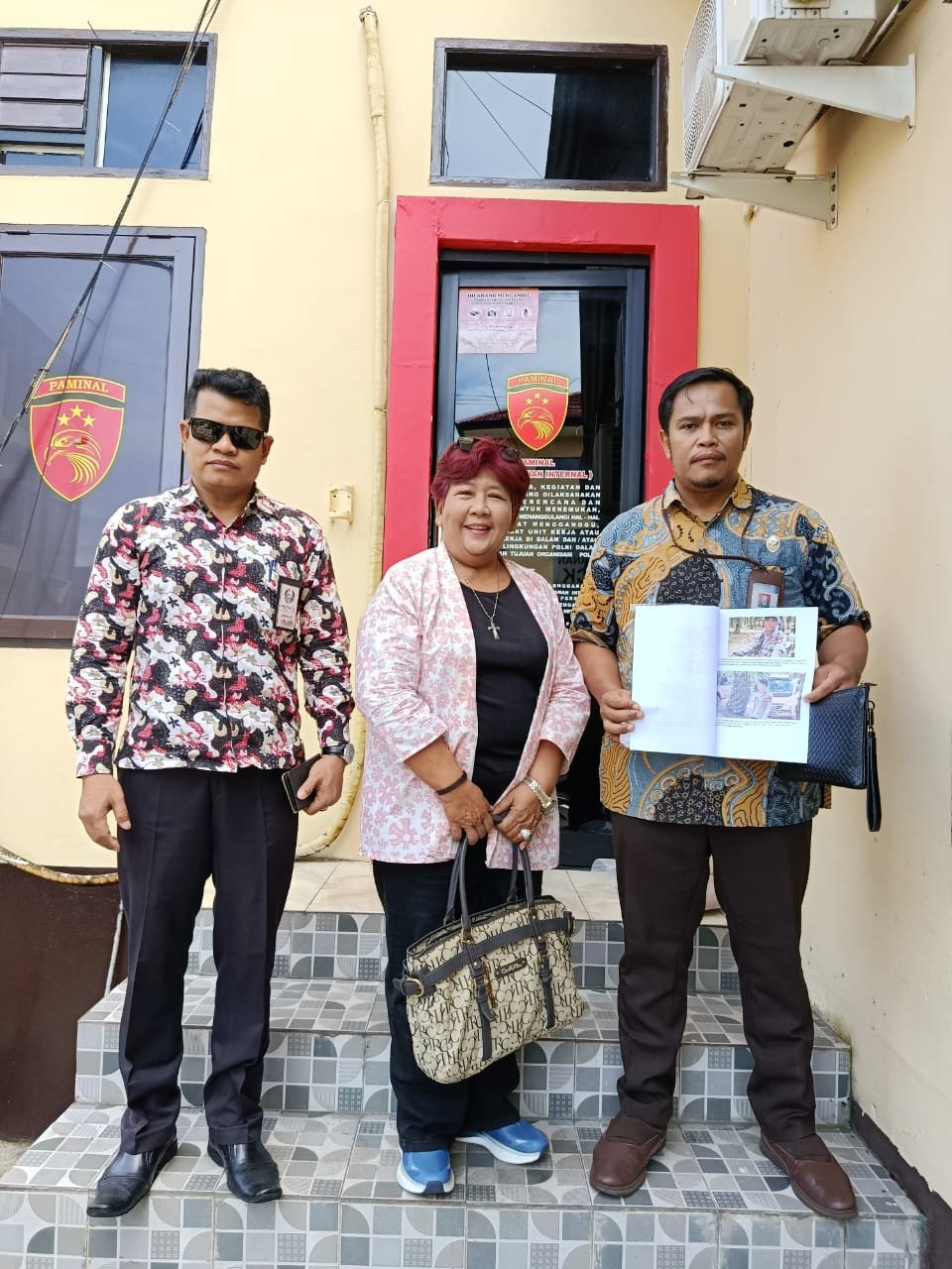 Kuasa Hukum Tiga Desa Serahkan Bukti Dugaan Polisi Berpihak ke Paminal Polda Kalbar