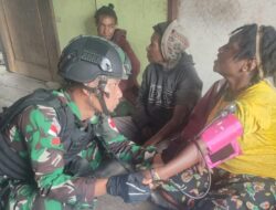 Yonif 143/TWEJ Ajak Warga Pedalaman Papua Hidup Bersih dan Sehat