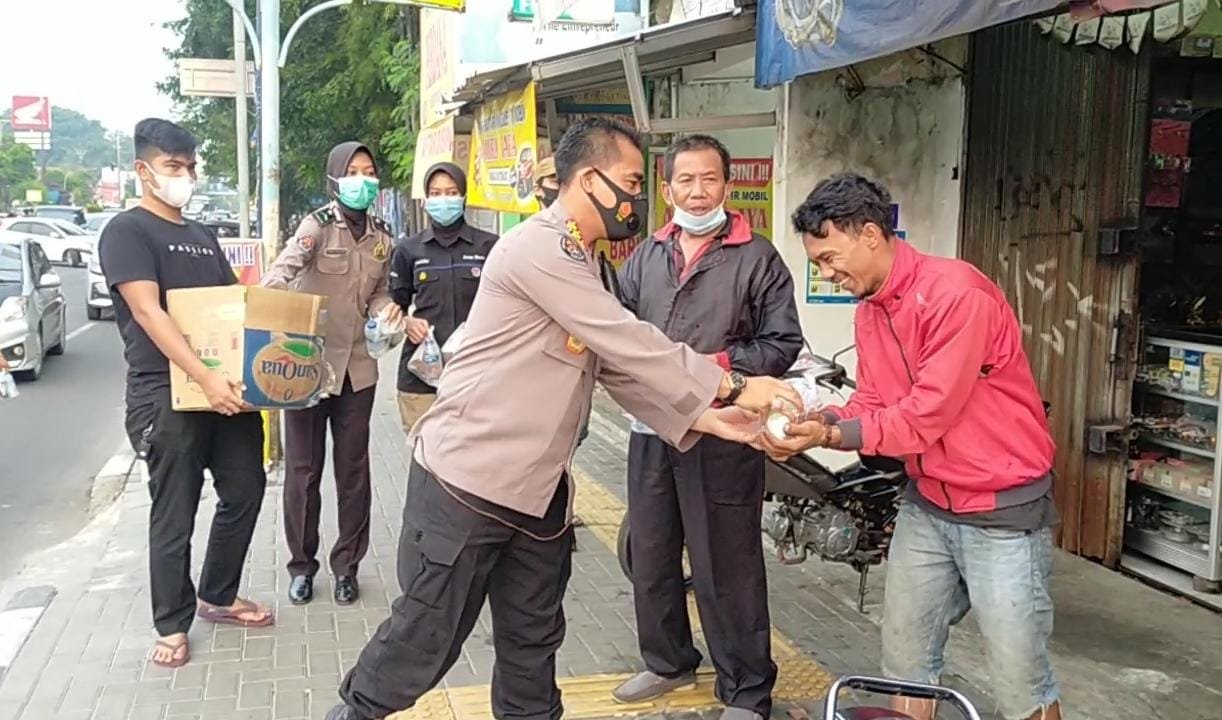 Humas Polda Banten Gandeng Wartakan Bagikan Takjil dan Masker Gratis