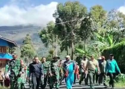 Koramil 1714-02/Ilu Ikuti Jalan Santai Peringatan Hari Kesehatan Nasional ke-58