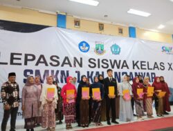 Dewan Penasehat Komite Dampingi Kepala Sekolah Pelepasan 90 Siswa SMKN 1 Kalanganyar