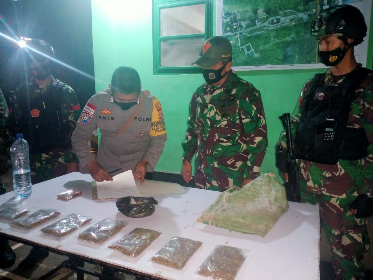 Yonif 131/Braja Sakti Amankan 7 Kantong Ganja di Perbatasan RI-PNG