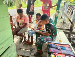 TNI Yonif 126/KC Pos Waris Tangani Warga Sakit di Kampung Banda Perbatasan RI-PNG