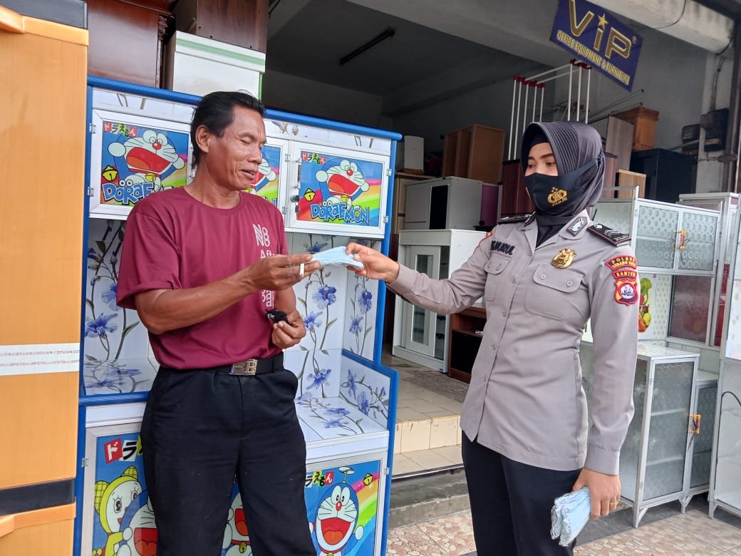 Bagops Polres Serang Kota Bagikan 3000 Masker kepada Masyarakat