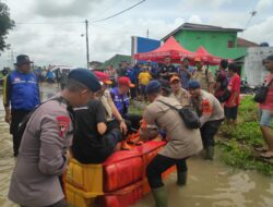 Dirjen Kemensos RI Kunjungi Posko Brimob Saat Cek Lokasi Banjir Banten