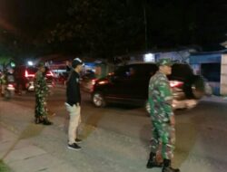 Anggota Koramil Anyer dan Cinangka Bantu Polisi Jaga Kenyamanan Pengguna Jalan
