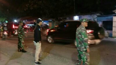 Anggota Koramil Anyer dan Cinangka Bantu Polisi Jaga Kenyamanan Pengguna Jalan