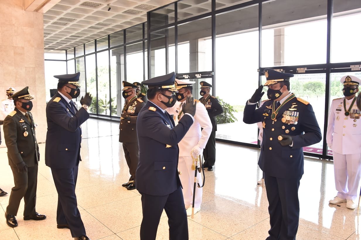 Panglima TNI Anugerahkan Bintang Dharma kepada 10 Perwira Tinggi