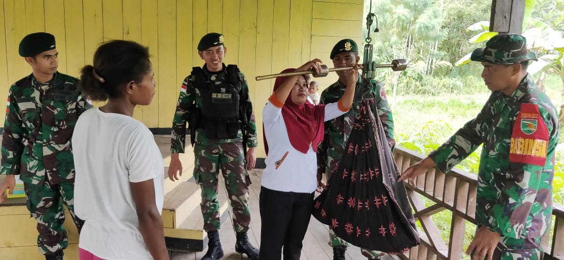 Yonif 754 Kostrad Dukung Sukses Posyandu di Kampung Dabra Papua
