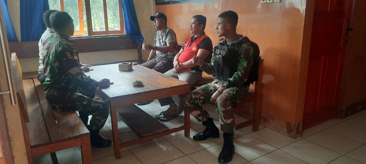 TNI-Polri Duduk Ngobrol Ciptakan Situasi Kondusif di Distrik Kelila