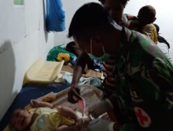 Prajurit TNI Bantu Persalinan Warga di Perbatasan