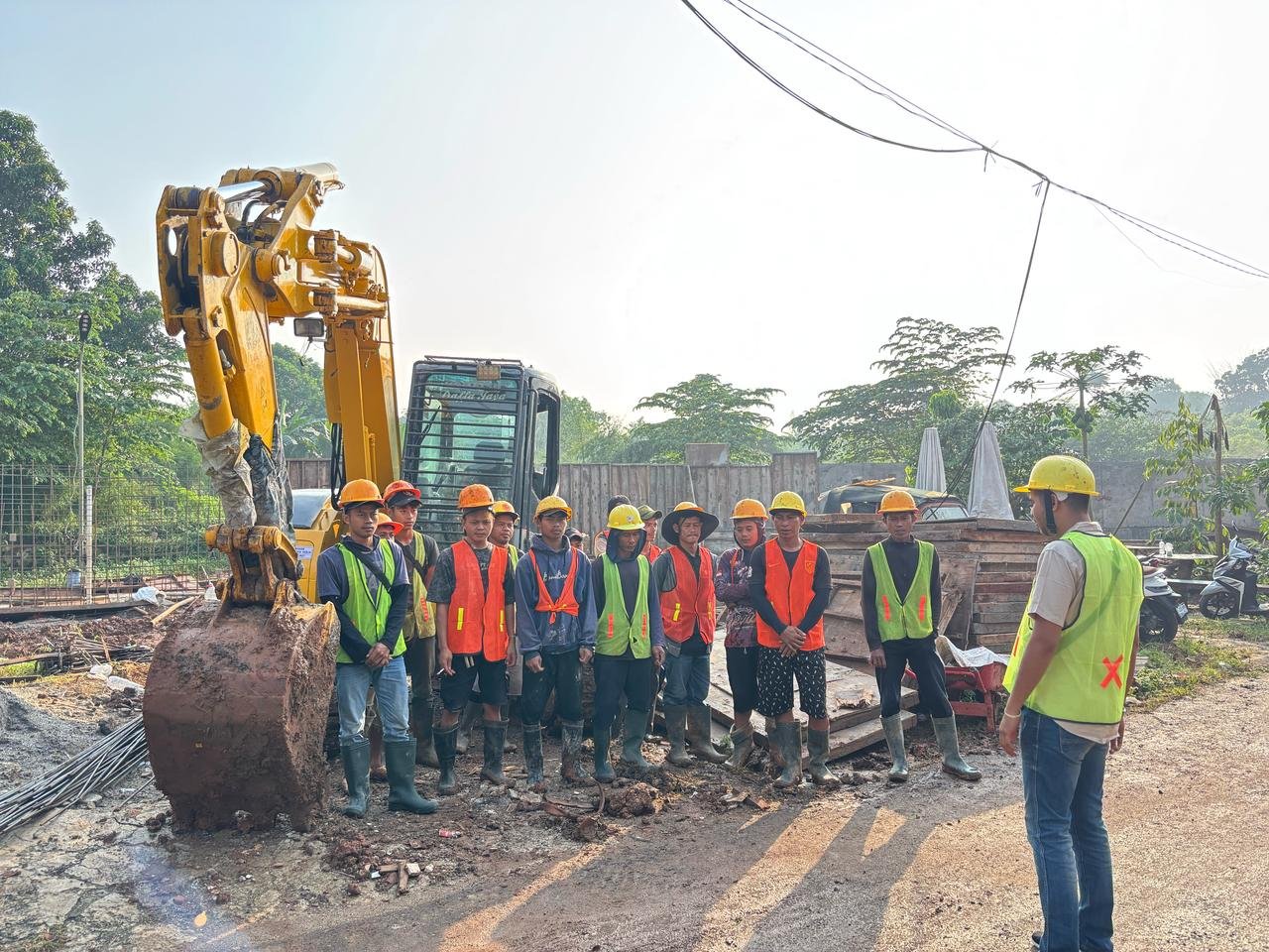 Bangunan Kuat Jadi Prioritas, Turap Kali Angke Villa Mutiara Serpong Tepat Waktu