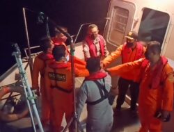 Tim SPPKL Tual Temukan Longboat Mati Mesin di Perairan Pulau Dua