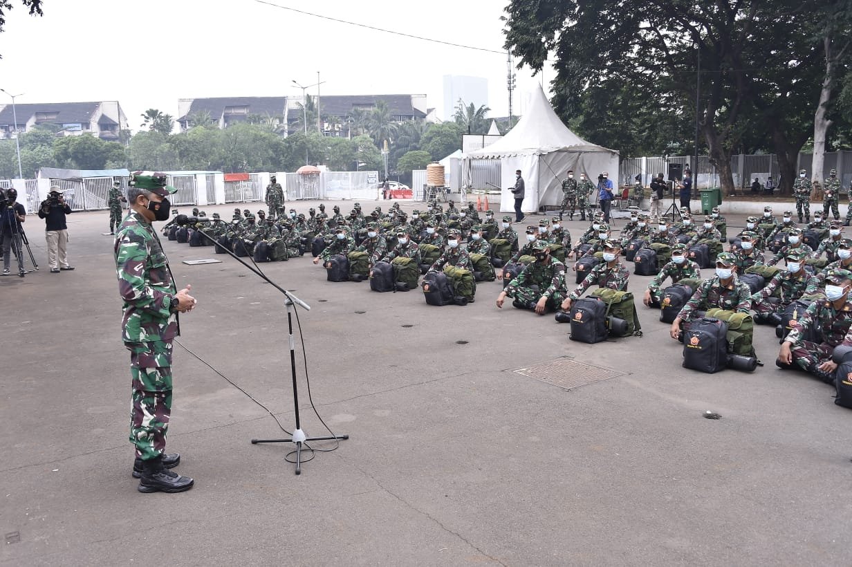 176 Tenaga Kesehatan TNI Tiba di Wisma Atlet Kemayoran