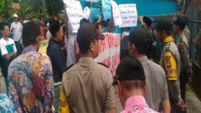 AMS Tuntut Bongkar Bangunan Liar di Reklamasi Pantai