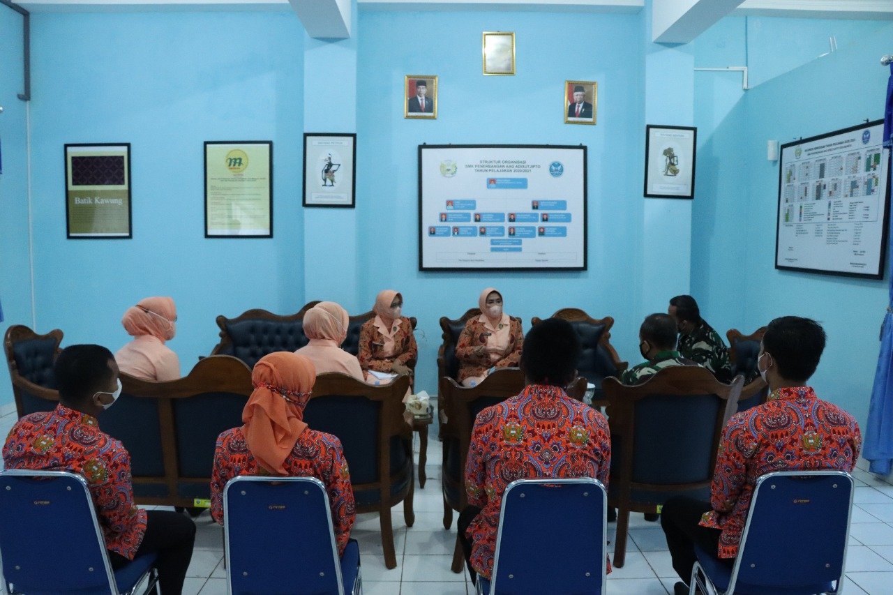 Visitasi Yasarini Pengurus Pusat ke Sekolah Angkasa Lanud Adisutjipto