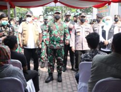 Panglima TNI Tinjau Vaksinasi Lansia di Jawa Timur