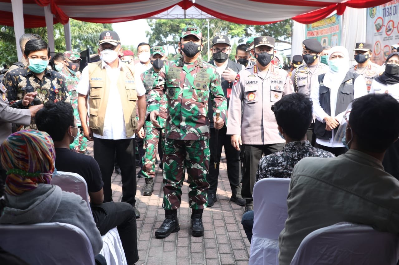 Panglima TNI Tinjau Vaksinasi Lansia di Jawa Timur