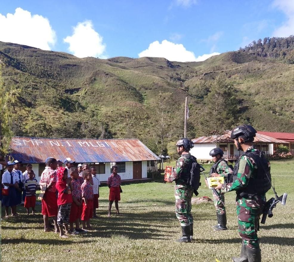 Satgas Yonif Mekanis 203/AK Pos Malagay Tatap Langsung Masyarakat Distrik