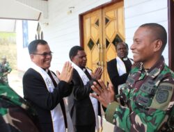 Satgas Pamtas Yonif 501 Gelar Ibadah Bersama dan Pelayanan Kesehatan di Sugapa