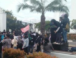 Aliansi Banten Melawan Bakar Ban di KP3B untuk Peringati Hari Perempuan Internasional