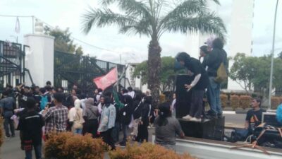 Aliansi Banten Melawan Bakar Ban di KP3B untuk Peringati Hari Perempuan Internasional