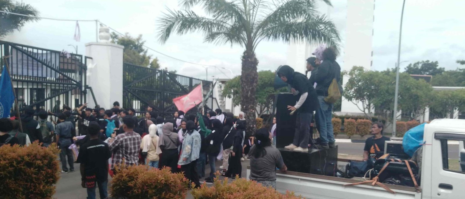 Aliansi Banten Melawan Bakar Ban di KP3B untuk Peringati Hari Perempuan Internasional