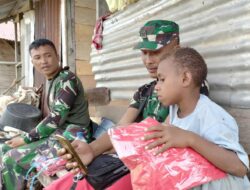 Personel TNI Komsos Manunggal Bangun Desa dan Edukasi Warga