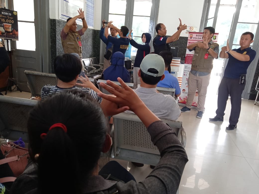 Polda Banten Sosialisasi Cuci Tangan Sesuai WHO untuk Cegah Covid-19