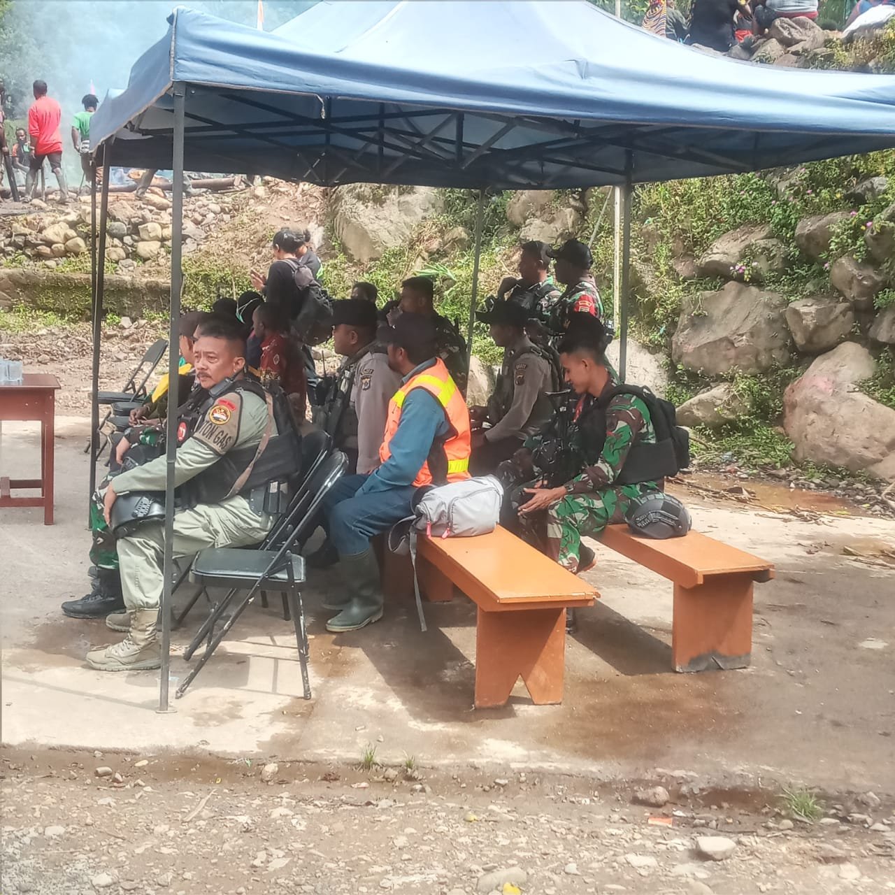 Babinsa Koramil 1710-04/Tembagapura Amankan Peresmian Rumah Genset