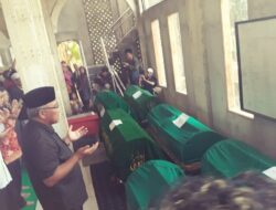 Walikota Depok Muhammad Idris Pimpin Shalat Jenazah Korban Kecelakaan Bus Subang