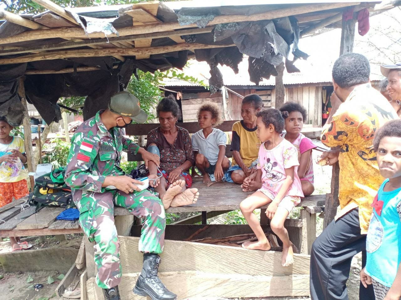 TNI Kunjungi Tokoh Masyarakat dan Gelar Layanan Kesehatan di Papua
