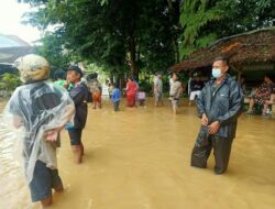 Serma Salahudin Koramil 0110/Labuan Sigap Bantu Evakuasi