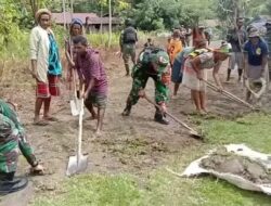 Satgas Yonif 126/KC Bersama Warga Perbatasan Papua Bersihkan Lingkungan