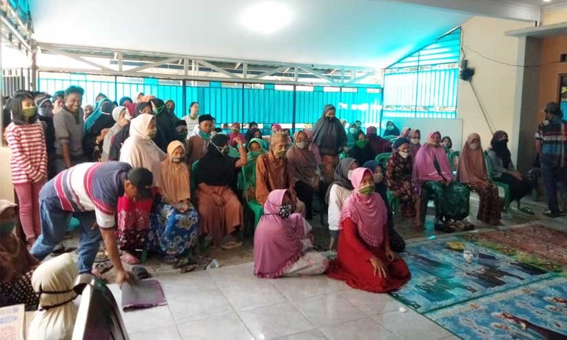 Kepala Desa Cimangenteung Bagikan Santunan Anak Yatim dan Fakir Miskin