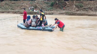 Rekan Indonesia Banten Salurkan Bantuan ke Kampung Terisolir