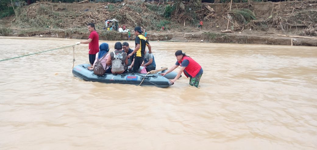 Rekan Indonesia Banten Salurkan Bantuan ke Kampung Terisolir