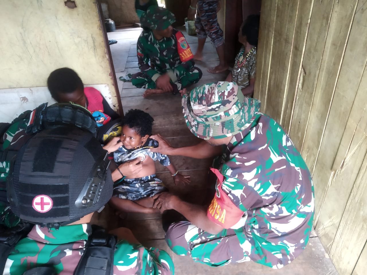 Babinsa Koramil 1710-05/Jila Kunjungi Rumah Anak Stunting