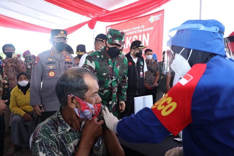 Panglima TNI: Serbuan Vaksinasi TNI-Polri Dorong Capai Herd Immunity