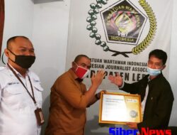 H Oong Syahroni Dekat Wartawan dan Gigih Perjuangkan Petani, Raih HPN Award 2021 Lebak