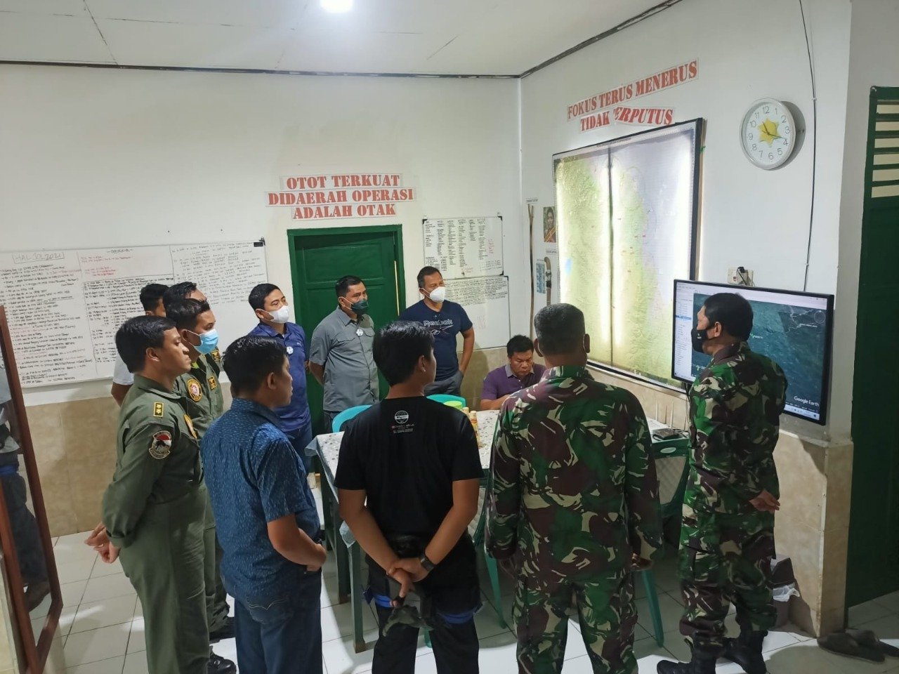 Heli Super Puma Evakuasi Dua Jenazah Teroris di Poso