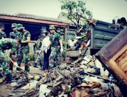 500 Prajurit TNI Bersihkan Sampah Sisa Banjir Cibitung