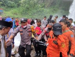 Korban Tenggelam di Air Terjun Sigerincing Berhasil Ditemukan Tim SAR Gabungan Brimob Jambi