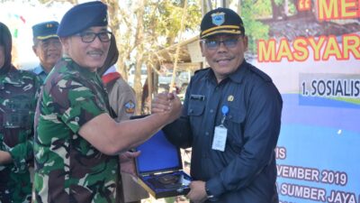 LANAL Banten Salurkan 30 Unit Perahu untuk Nelayan Pandeglang